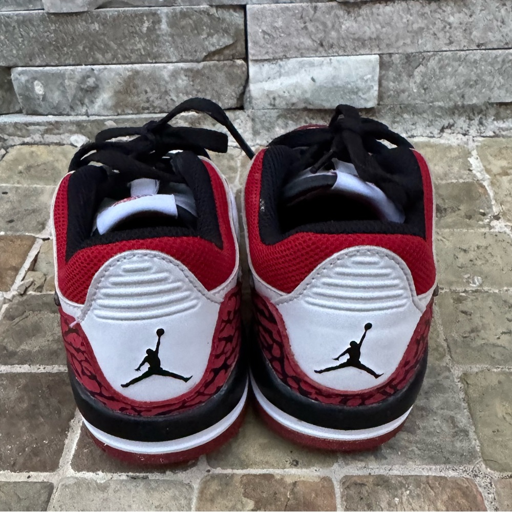 Kids Red and WhiteNike air jordans - Picture 4 of 7